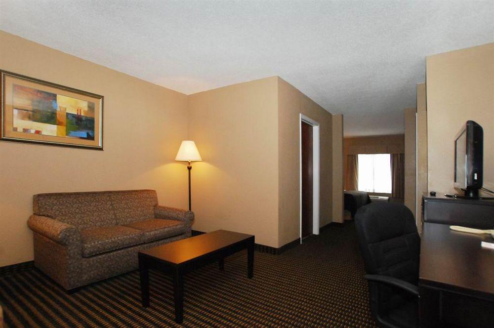 Best Western Lumberton Room photo